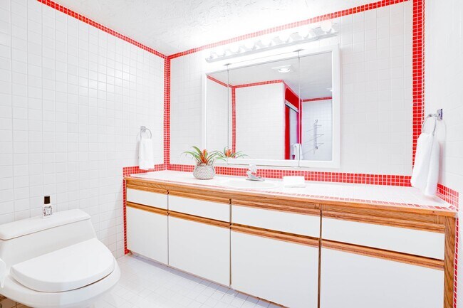 Foto del edificio - 2465 8th Ave N Seattle, WA 98109 $2,650 Pe...