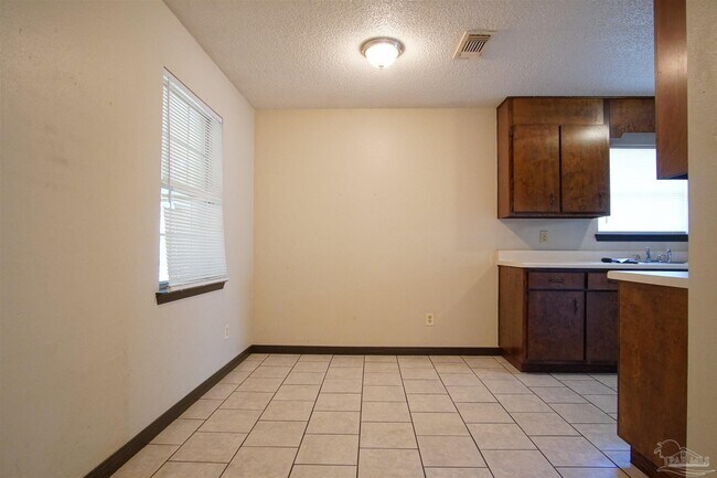 Foto del edificio - 6498 Colonial Dr