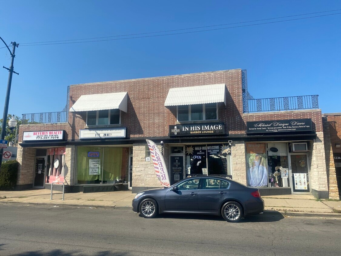 Primary Photo - 5240 W Belmont Ave