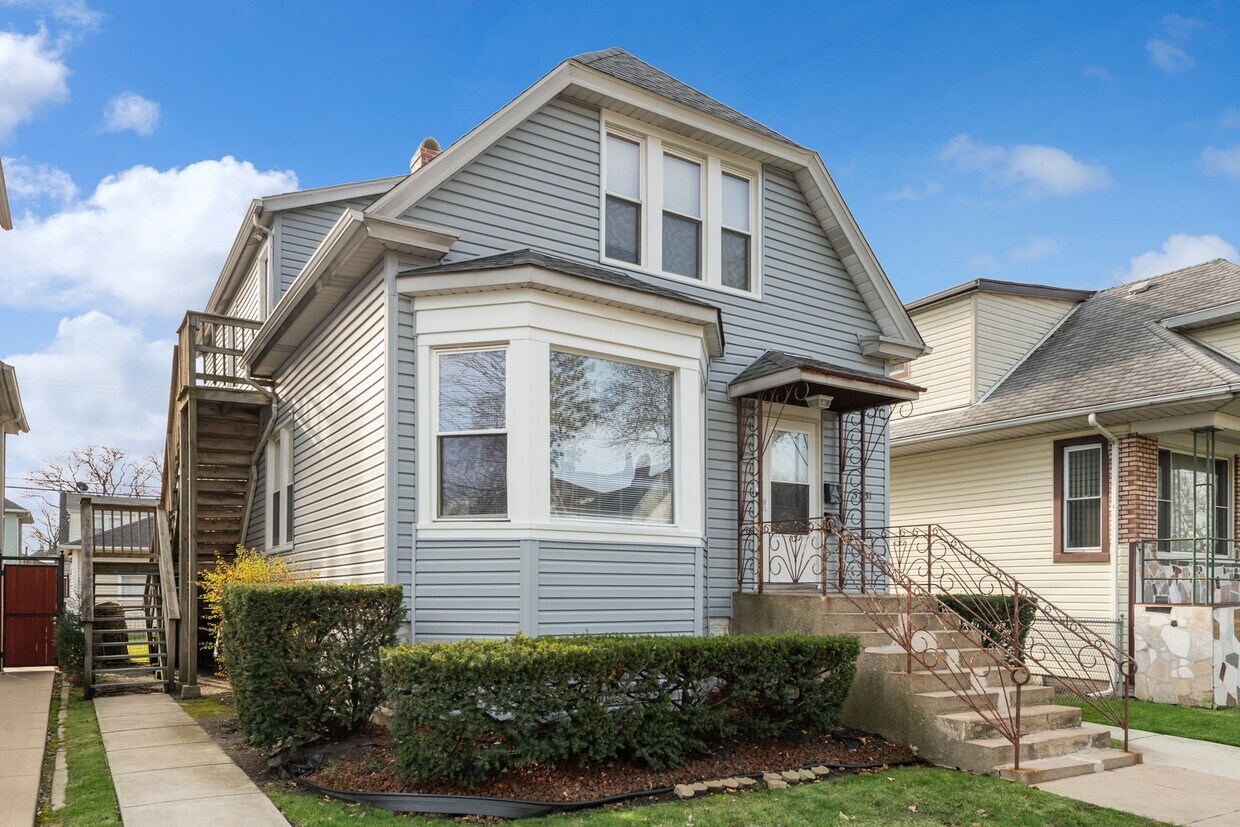 Primary Photo - 5831 W Byron St