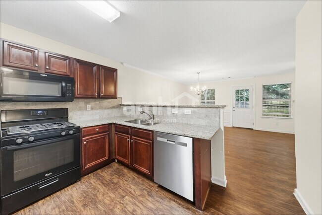 Foto del edificio - 364 Hidden Creek Ln