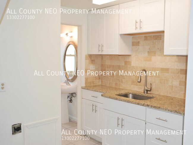 Building Photo - Convenient location in University Heights!