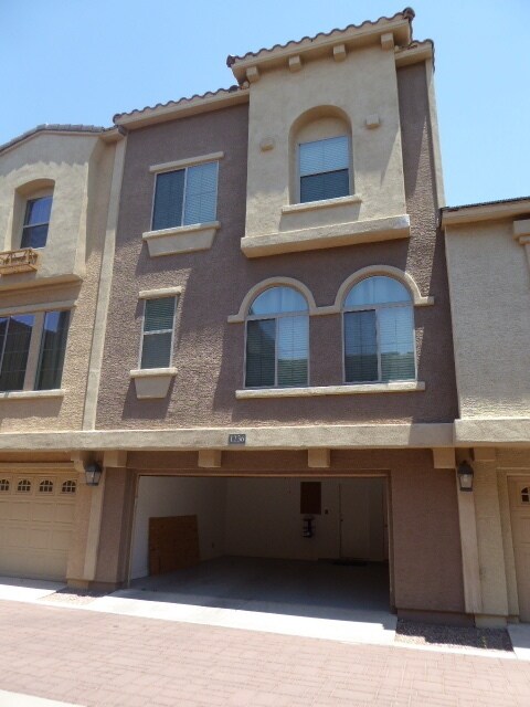 Building Photo - 240 W Juniper Ave