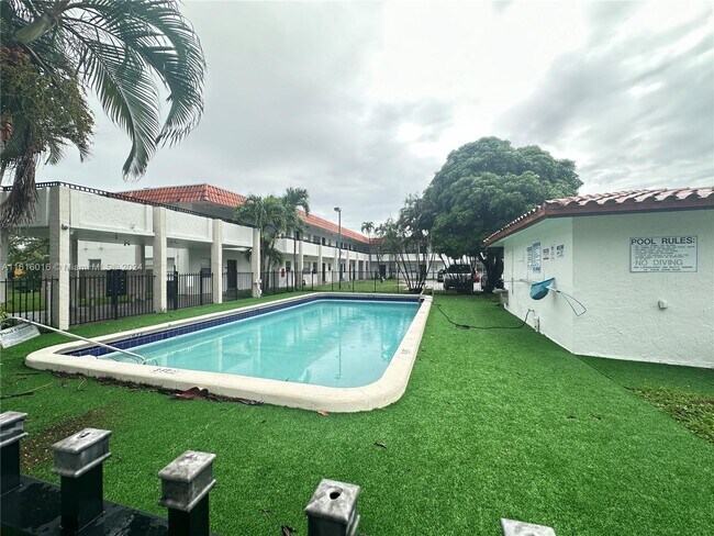 Foto del edificio - 400 NW 65th Ave