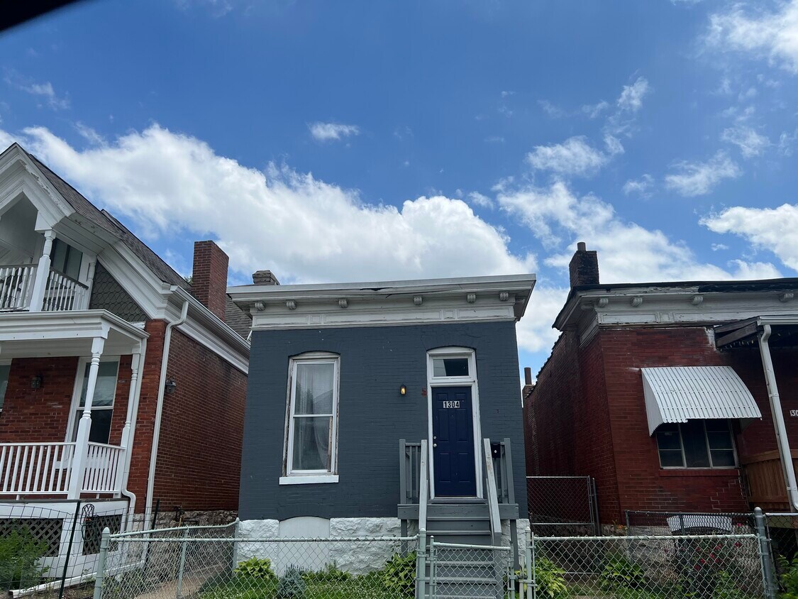 Primary Photo - 1304 S Boyle Ave