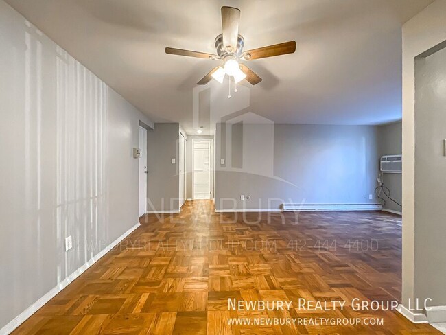 Building Photo - Newly Renovated 1-Bedroom Apartment in Wes...