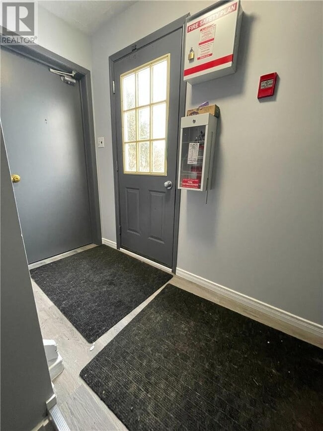 Building Photo - 177 Laurette St