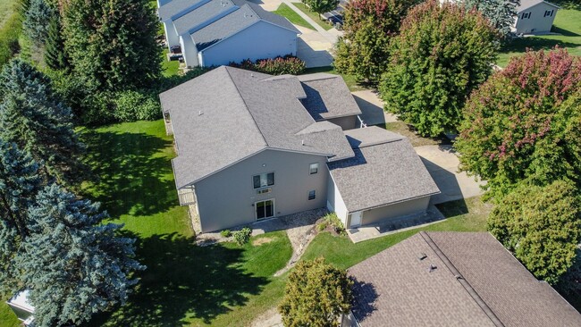 Building Photo - Broadway Drive - Sun Prairie