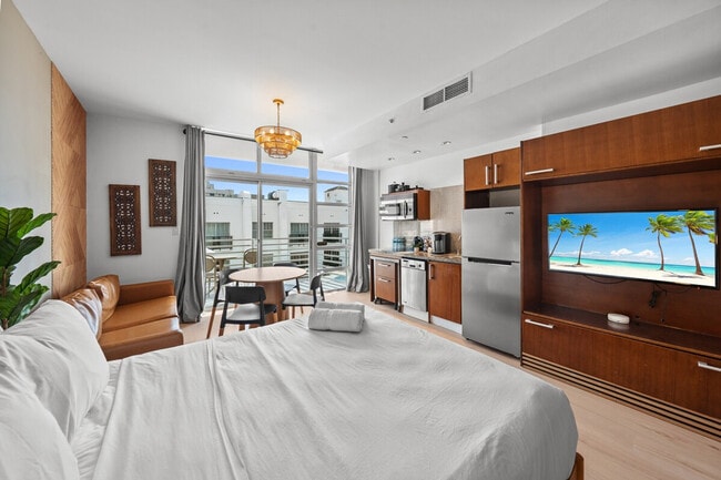 Building Photo - 1036 Ocean Dr