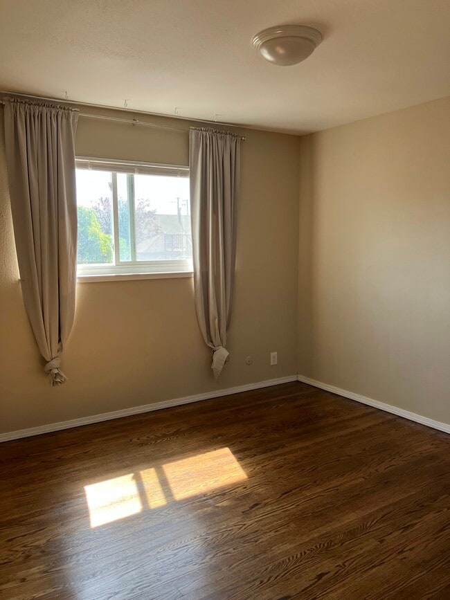 Building Photo - 945 40th St