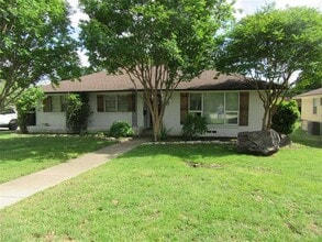 Building Photo - 705 Scottsdale Dr