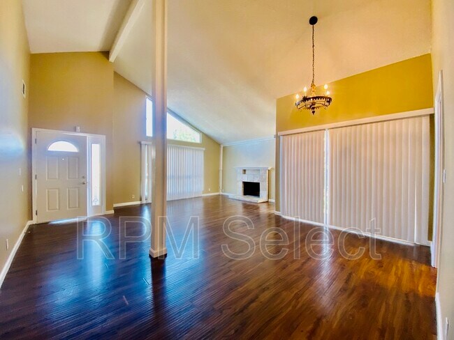 Building Photo - 613 Crane Dr