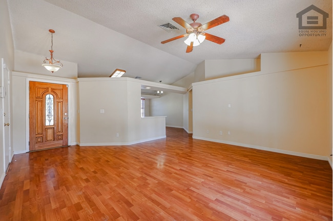 Building Photo - 5727 W Villa Maria Dr