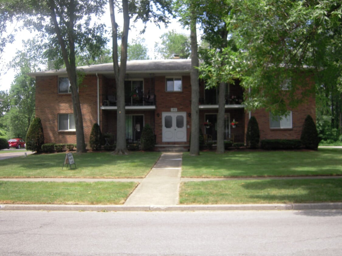 Primary Photo - 192 Denrose Dr
