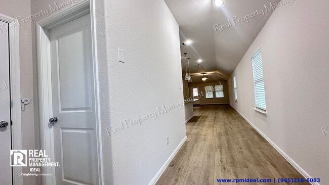 Building Photo - 2505 McNally Dr