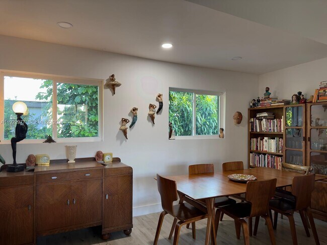 Foto del edificio - 270 NW 109th St