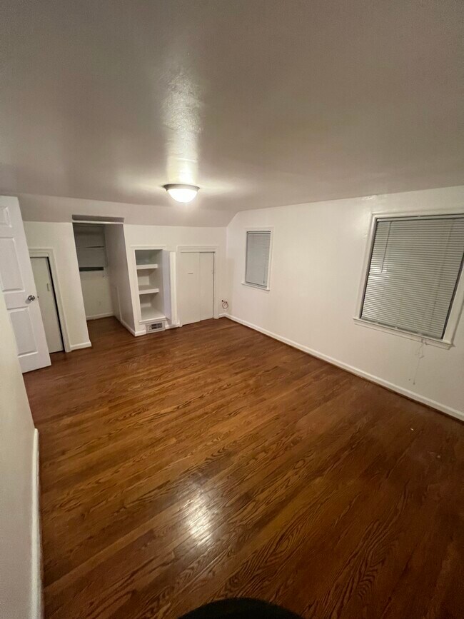Upper Main bedroom - 3414 63rd Ave
