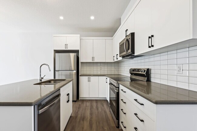 Photo du bâtiment - 95 Carringford Rd NW