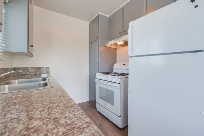 Interior Photo - 3121 W Slauson Ave