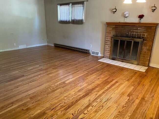 Building Photo - 1165 NE Lybecker Rd