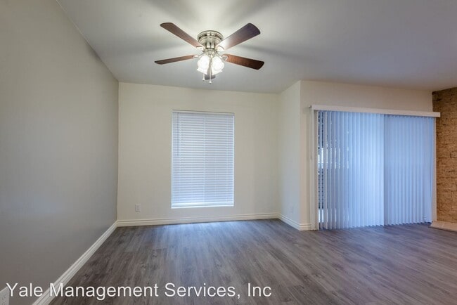 Building Photo - 10741 Moorpark St