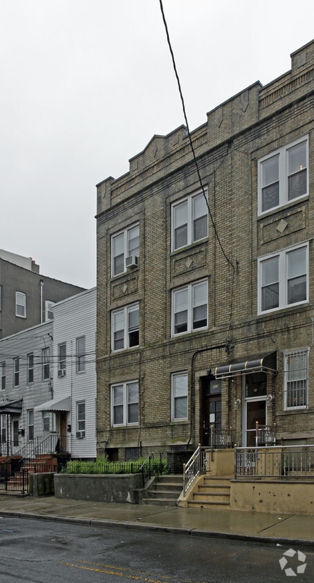 Building Photo - 313 Summit Ave