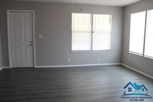 Building Photo - Updated 3-Bed, 2-Bath near Lonestar MS for Rent