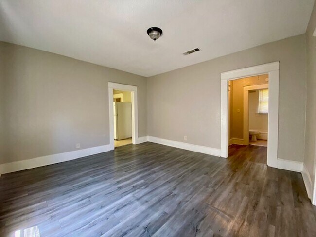 Building Photo - 2755 Milam St