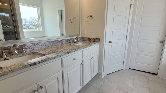 Photo - 4br home in Zachary only 2yrs old!