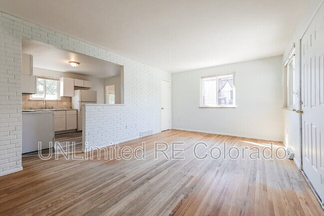 Foto del edificio - 1014 N Raleigh St