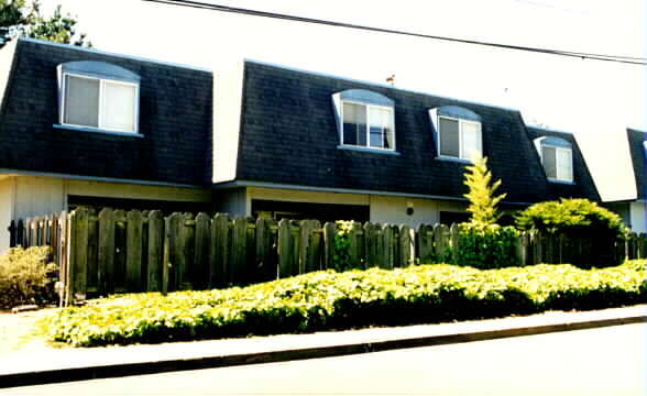 Building Photo - 152 Valparaiso Ave