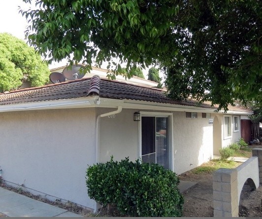 Building Photo - 616 Calle Campana