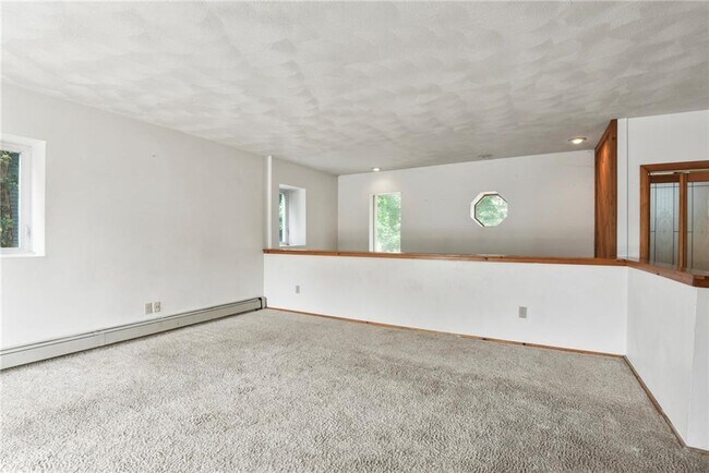 Foto del edificio - 28 Sandhill Dr