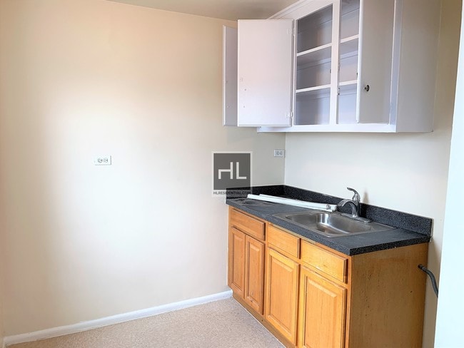 Building Photo - Spacious Studio In A Great Location