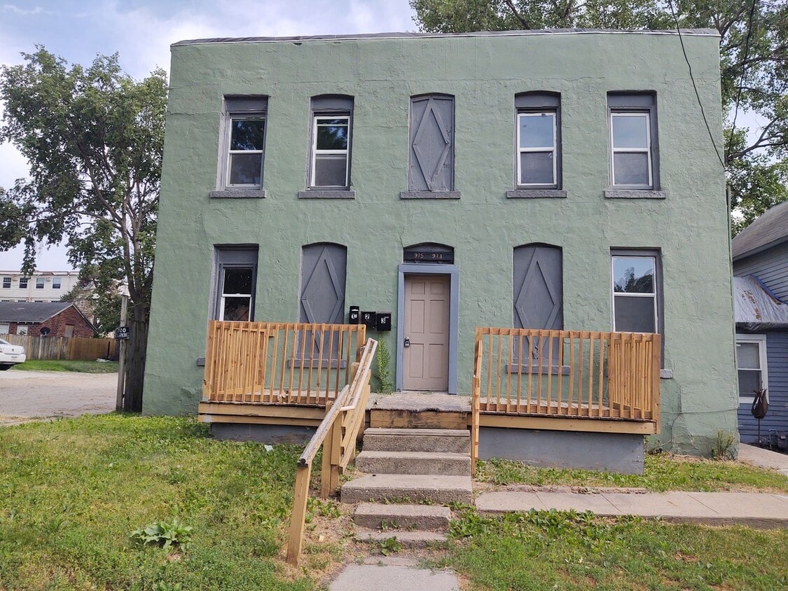Primary Photo - 913 Walker St