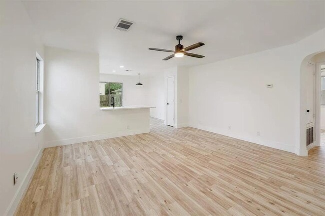 Building Photo - 16816 Jaron Dr