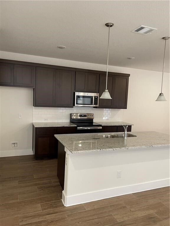Foto del edificio - 624 Parkline Dr