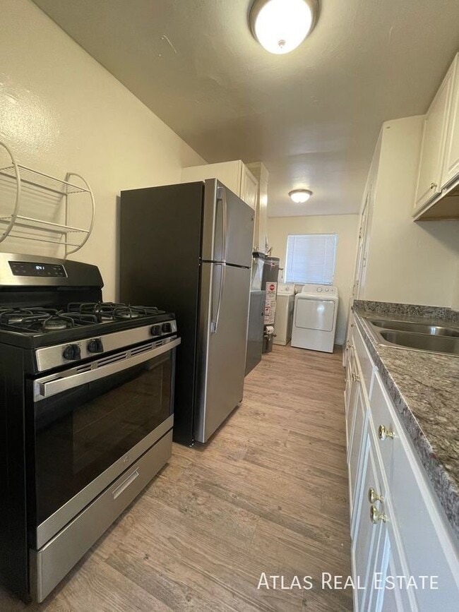 Building Photo - 7111 E 60th Way