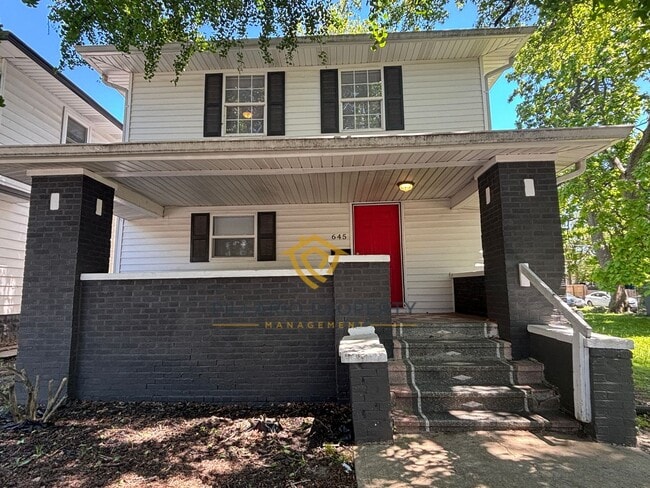 Renovated Fenced 4 Bedroom with 1.5 Bath, in Near East Side Available NOW! - Renovated Fenced 4 Bedroom with 1.5 Bath, in Near East Side Available NOW! House