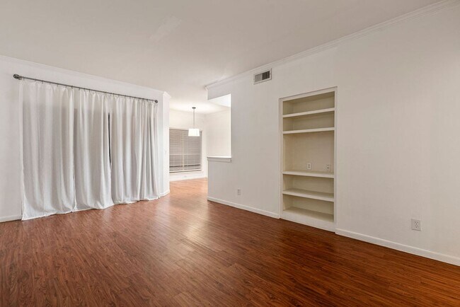Foto del edificio - 6000 Shepherd Mountain Cove