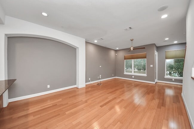 Photo - 1403 Delano St Apartment