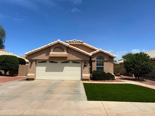 Building Photo - 1872 W Wildhorse Dr