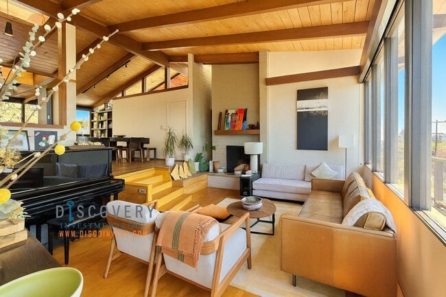 Building Photo - Elegant Piedmont Retreat with Expansive Ba...