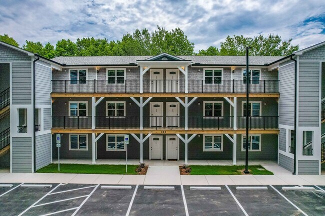 Building Photo - 303 Linwood St