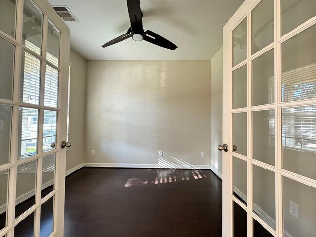 Building Photo - 9984 Stone Creek Ln
