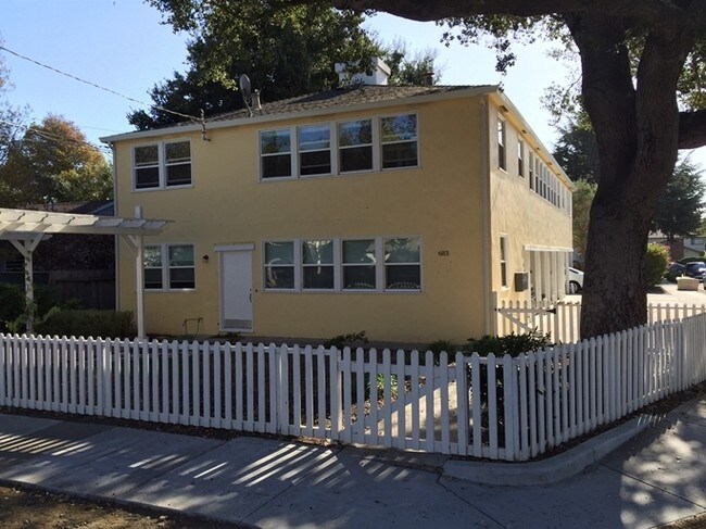 Foto del edificio - 683 Live Oak Ave