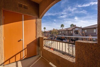 Building Photo - 7701 W Robindale Rd