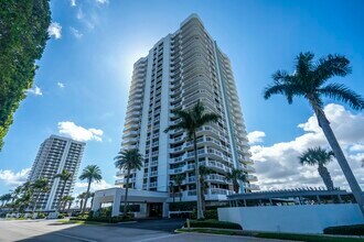 Building Photo - 123 Lakeshore Dr