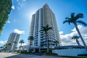 Building Photo - 123 Lakeshore Dr