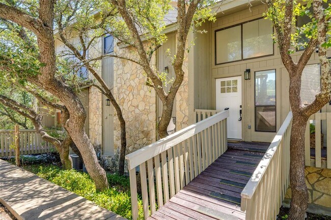 Building Photo - 801 Grassy Knoll